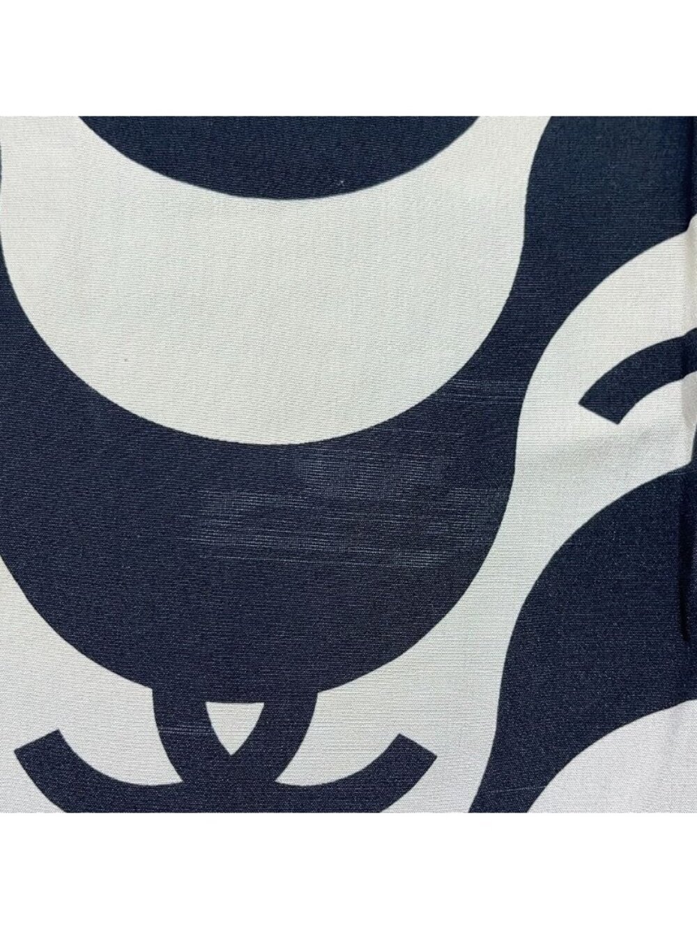 Chanel Short Sleeve T-Shirt CC Logo Wave Silk Black - Picture 4 of 9